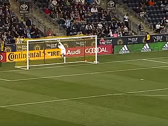WATCH: David Villa scores incr...